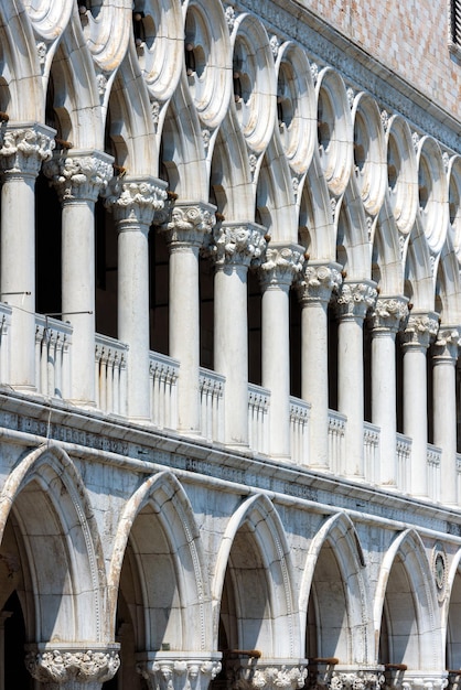 Photo façade du palais des doges à venise