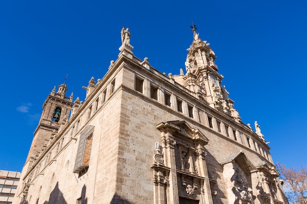 Photo façade de l'église de santos juanes à valence, espagne