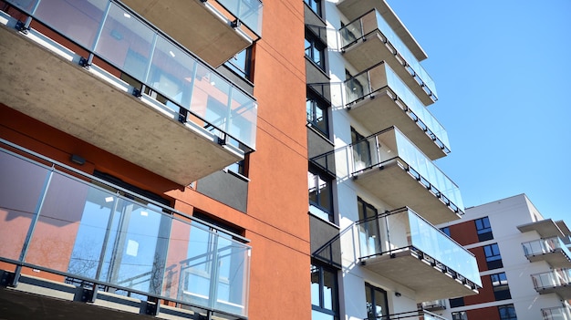 Façade d'immeuble moderne extérieur de nouveaux immeubles d'appartements