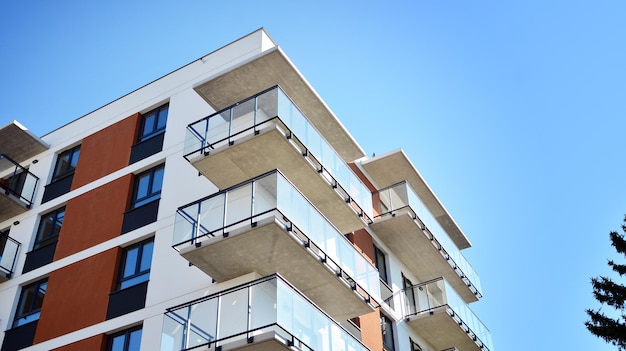 Façade d'immeuble moderne extérieur de nouveaux immeubles d'appartements