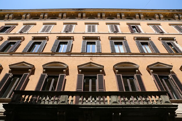 Façade d'un immeuble à Rome Italie