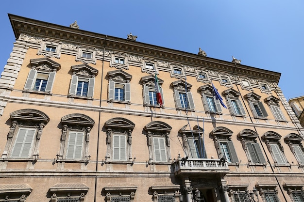 Façade d'un immeuble à Rome Italie