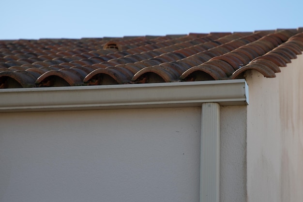 Façade de maison d'angle de système de gouttière en aluminium beige