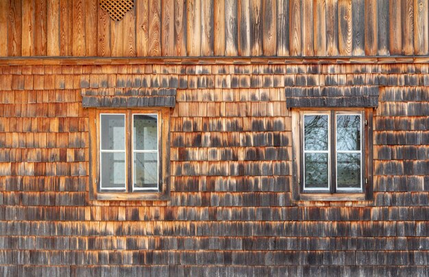 façade de maison en bois