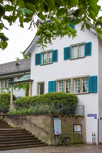 La façade de la maison, Windows avec shutte