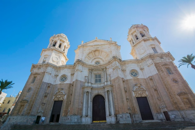 Façade principale de la ville cathédrale de Cadix Espagne