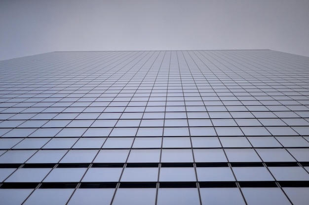 Façade en verre d'un immeuble de bureaux moderne