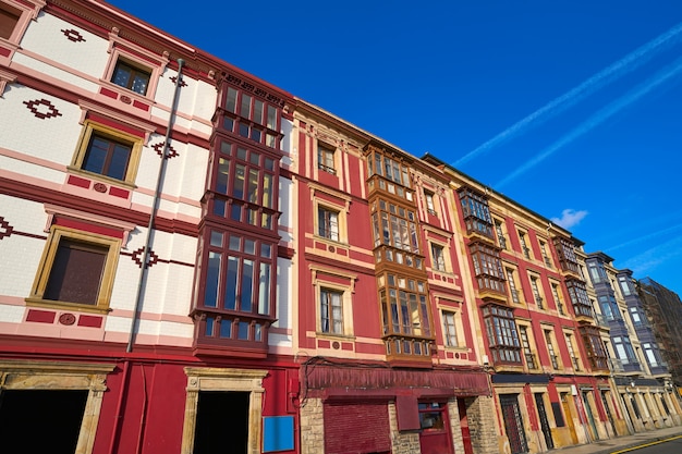 Façades de Gijon des Asturies en Espagne