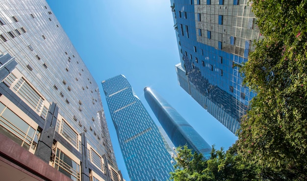 Façades d'immeubles de bureaux du quartier financier et murs-rideaux en verre