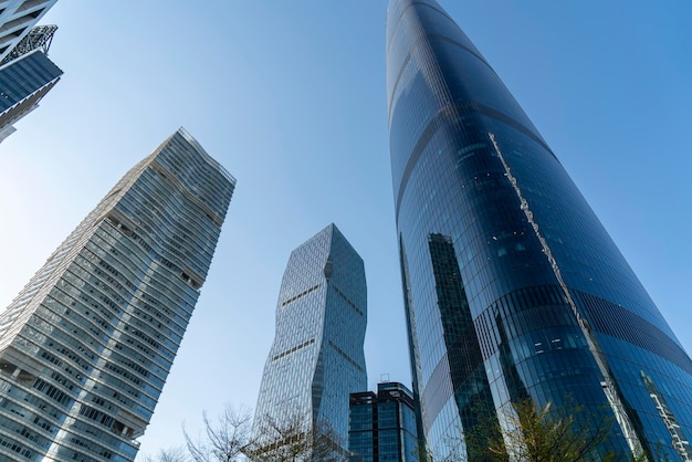 Façades d'immeubles de bureaux du quartier financier et murs-rideaux en verre