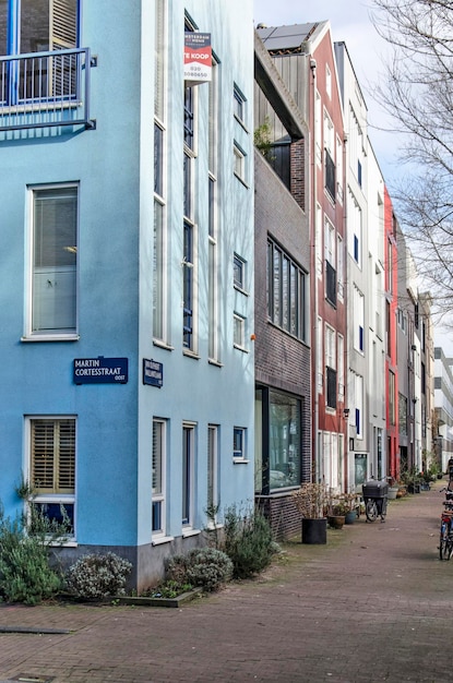 Des façades modernes et colorées à Amsterdam