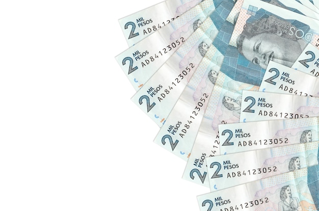 Factures de pesos colombiens portant sur une surface blanche