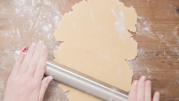 Faire des biscuits au sucre de Noël pour le Père Noël.