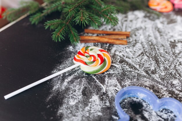 Faire des biscuits de pain d&#39;épice de Noël