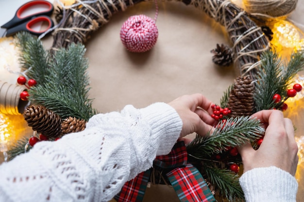 Faire une couronne de Noël de vos propres mains Préparation des fêtes décoration de la maison Nouvel An