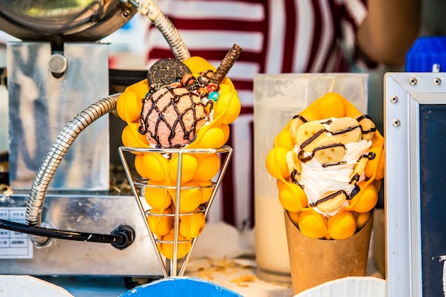 Faire de la crème glacée avec de la banane et des biscuits Gaufre de Hong Kong