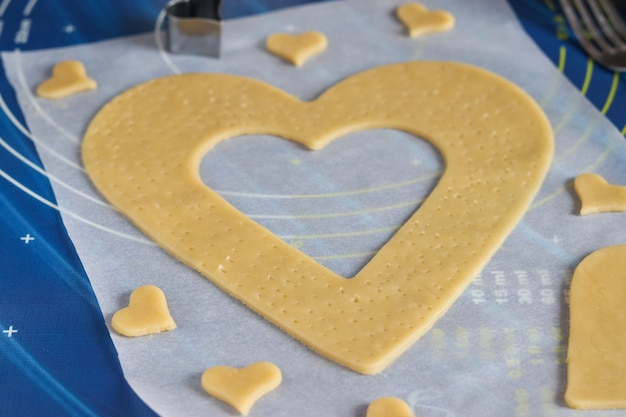 Faire cuire un gâteau en forme de cœur fait maison