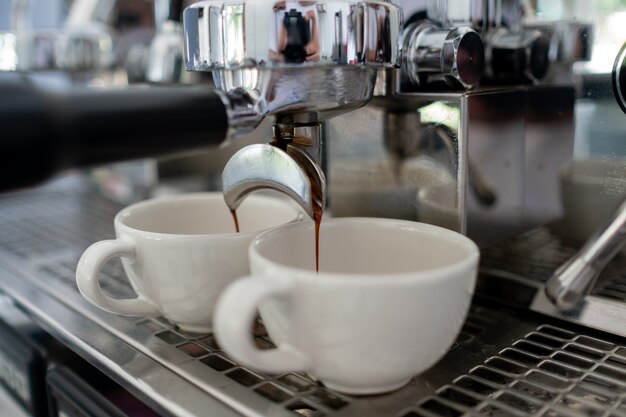 Faire du café chaud, se détendre le matin