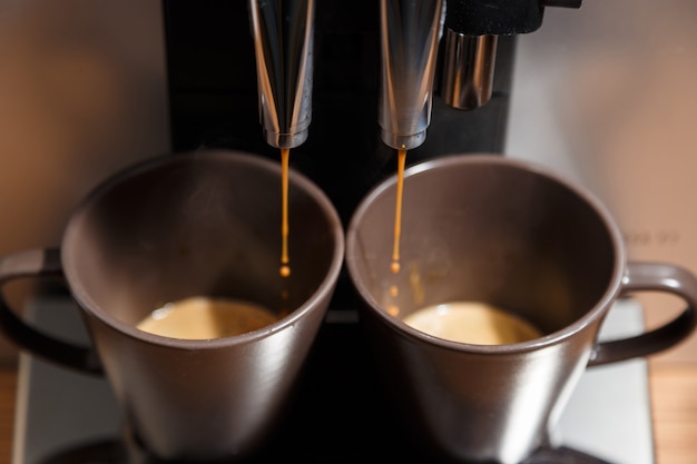 Photo faire du café avec une machine à expresso