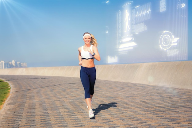 Faire du jogging blonde sur la jetée contre l'interface de remise en forme