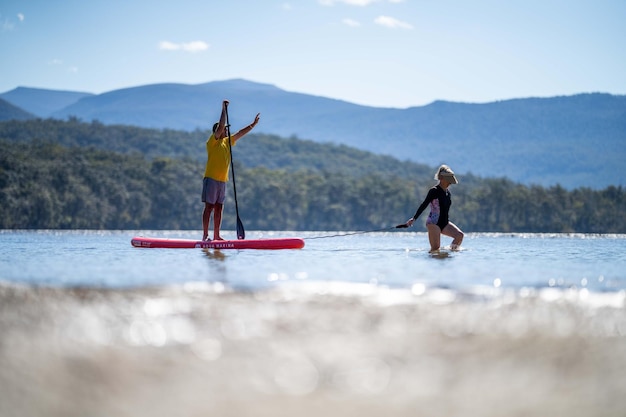 Faire du paddle sur le lac des montagnes blanches