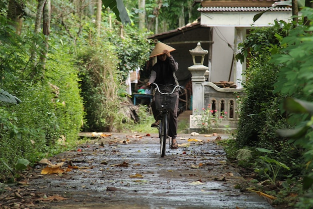 faire du vélo autour du village