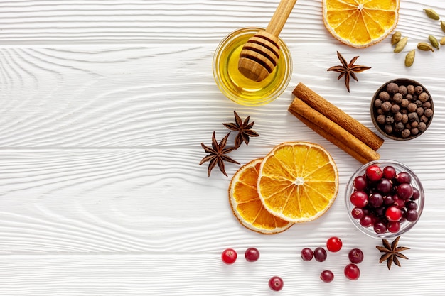 Faire du vin chaud Miel, anis, cannelle et canneberge