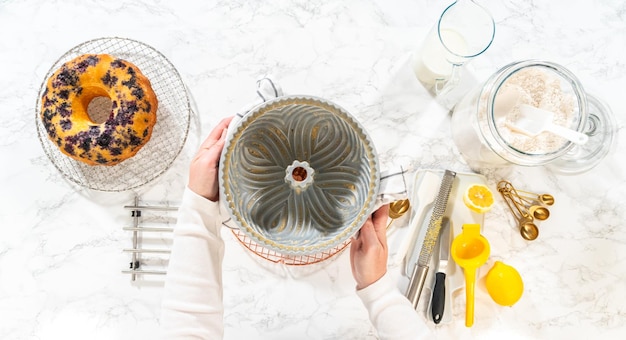 Photo faire des gâteaux au citron, aux bleuets et à la vanille