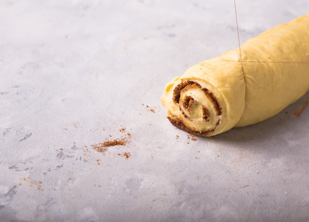 Faire des petits pains à la cannelle frais