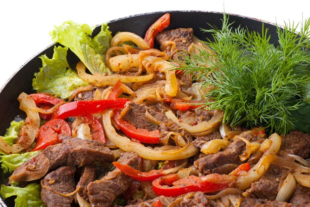 Fajitas de boeuf mexicain traditionnel sur fond blanc