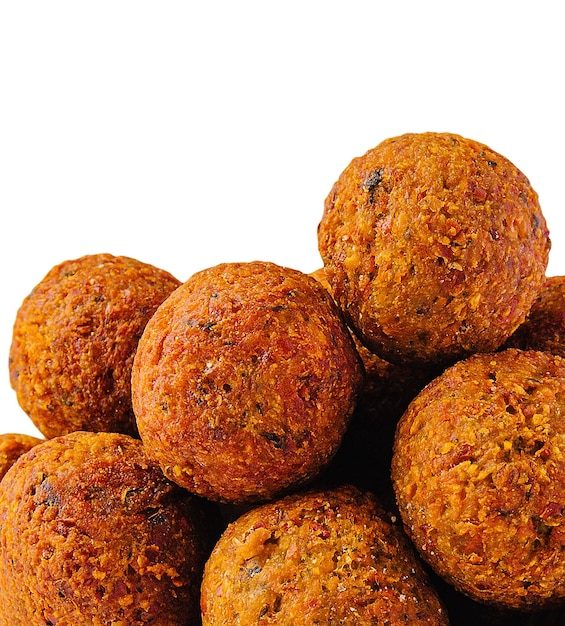 Falafel isolé sur fond blanc