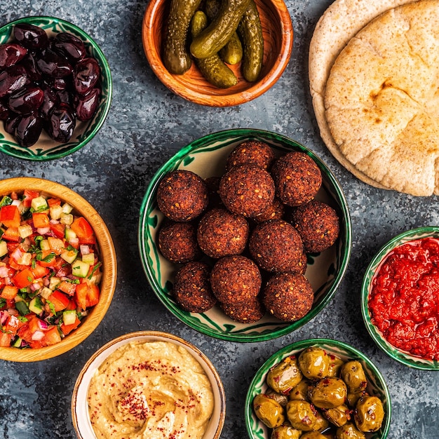 Falafel plat traditionnel de la cuisine israélienne et moyen-orientale