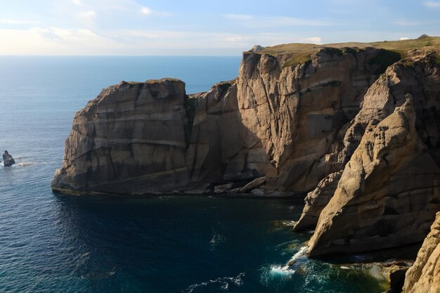 Falaises côtières à couper le souffle Superbes falaises bleues