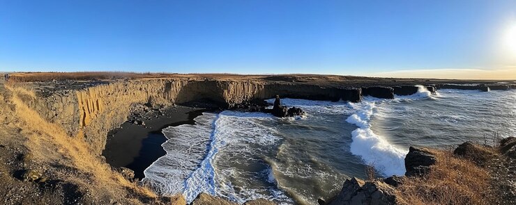 Photo les falaises côtières islandaises et les ondes spectaculaires de l'océan