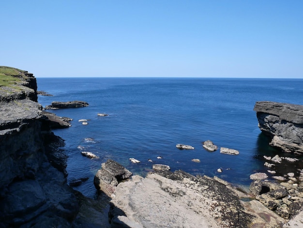 Falaises et rochers de l'océan Atlantique beauté du canyon et de la lagune dans la nature Fond de voyage de vacances