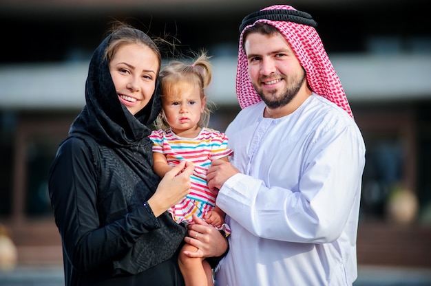 Famille arabe en plein air famille du Moyen-Orient