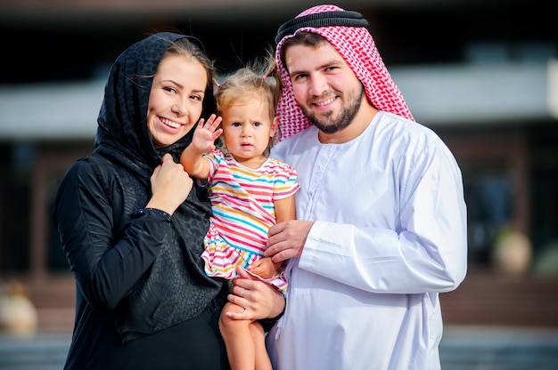 Famille arabe en plein air famille du Moyen-Orient