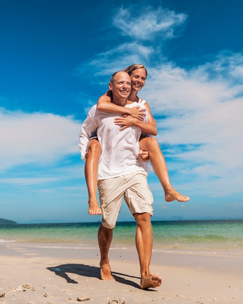 Une famille caucasienne profite des vacances d&#39;été