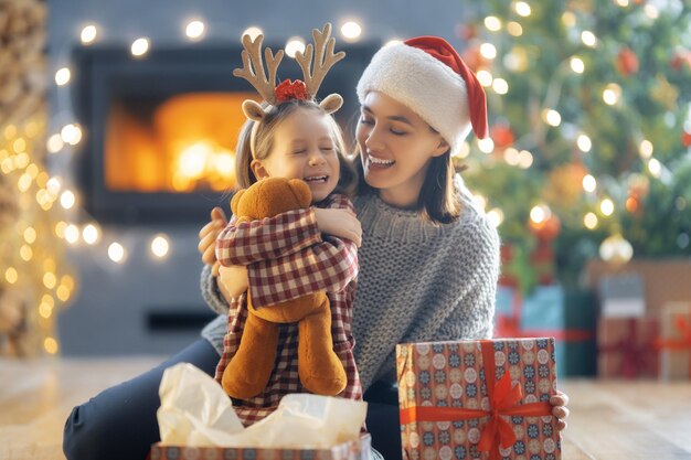 Famille célébrer noël