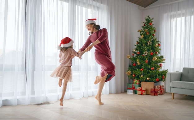 Famille célébrer noël