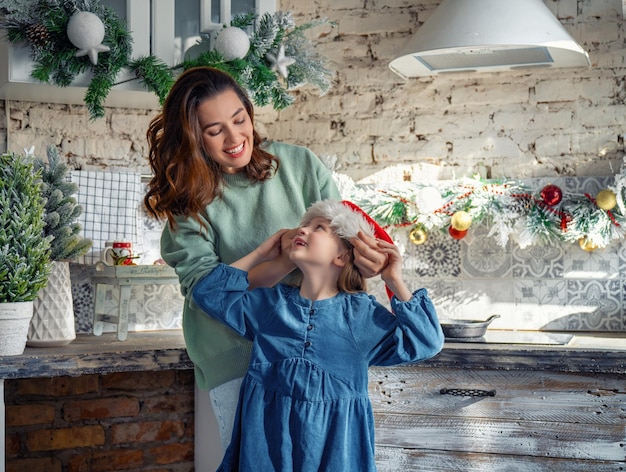 Famille célébrer noël