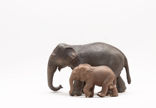 Famille d'éléphants de jouets d'animaux réalistes
