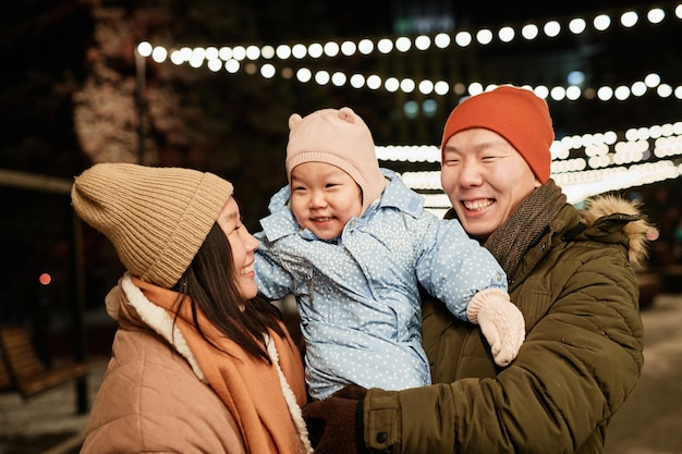 Famille heureuse avec enfant