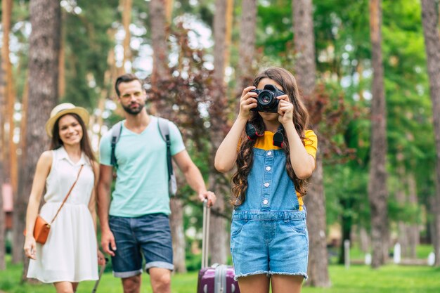 famille heureuse en vacances