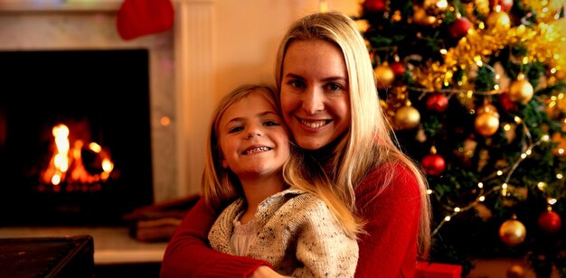 Famille à la maison au moment de Noël