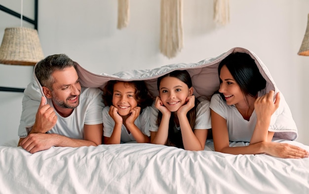 famille à la maison