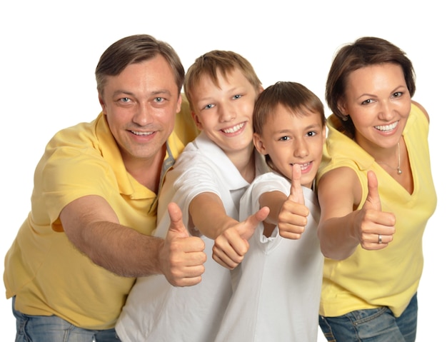 Famille montrant les pouces vers le haut sur fond blanc