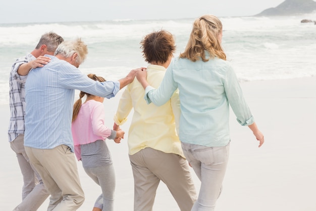 Famille multi génération tous ensemble