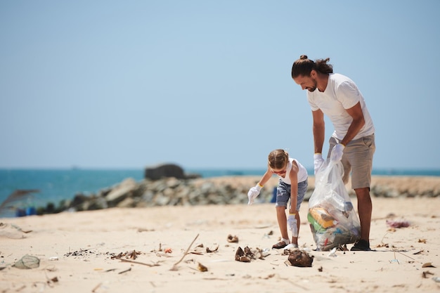 famille, nettoyage, plage