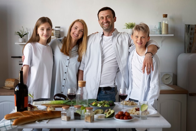 La famille passe un bon moment ensemble